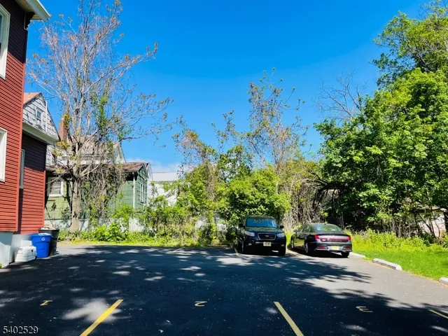 $2,800 | 24 Lexington Avenue, Unit 1, Montclair, NJ 07042