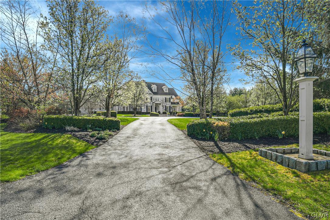 1749 Hawthorne Road Bethlehem, PA 18015 - Photo 2 of 24 Gallery Image 2