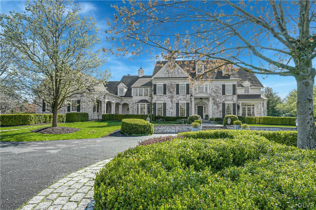 1749 Hawthorne Road Bethlehem, PA 18015 - Photo 3 of 24 Gallery Image 3