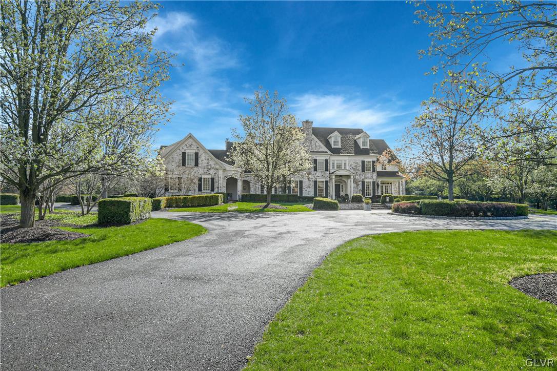 1749 Hawthorne Road Bethlehem, PA 18015 - Photo 4 of 24 Gallery Image 4