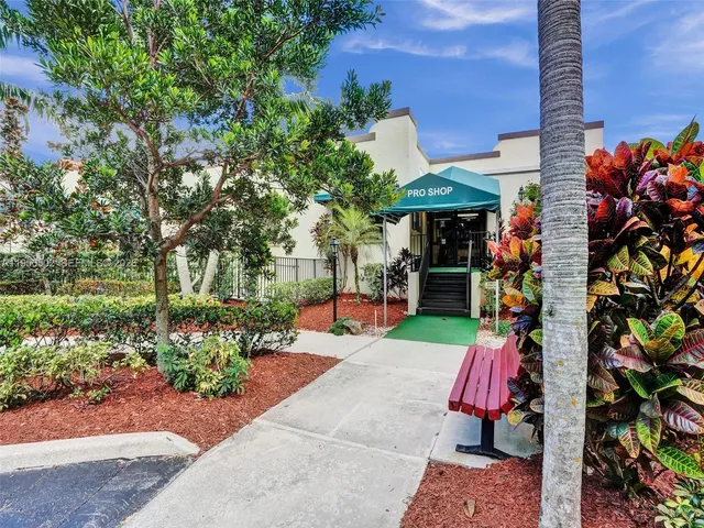 $3,000 | 9451 Live Oak Place, Unit 102, Davie, FL 33324
