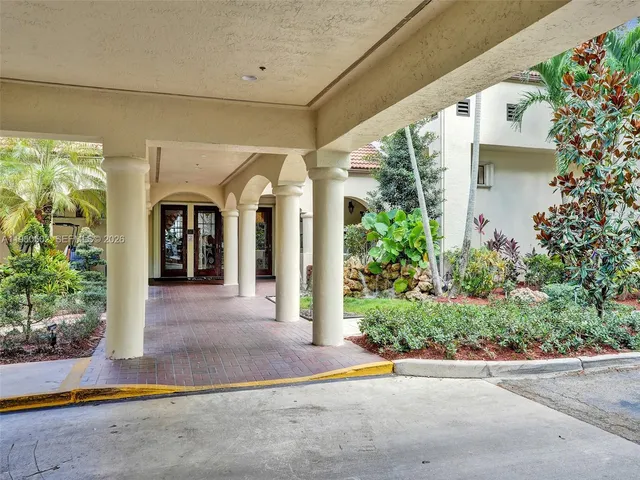 $3,000 | 9451 Live Oak Place, Unit 102, Davie, FL 33324