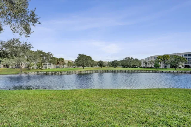 $3,000 | 9451 Live Oak Place, Unit 102, Davie, FL 33324