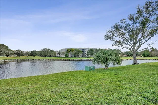 $3,000 | 9451 Live Oak Place, Unit 102, Davie, FL 33324