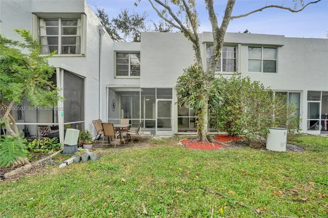 $3,000 | 9451 Live Oak Place, Unit 102, Davie, FL 33324