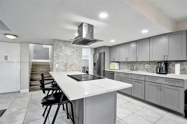 $3,000 | 9451 Live Oak Place, Unit 102, Davie, FL 33324