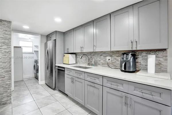 $3,000 | 9451 Live Oak Place, Unit 102, Davie, FL 33324