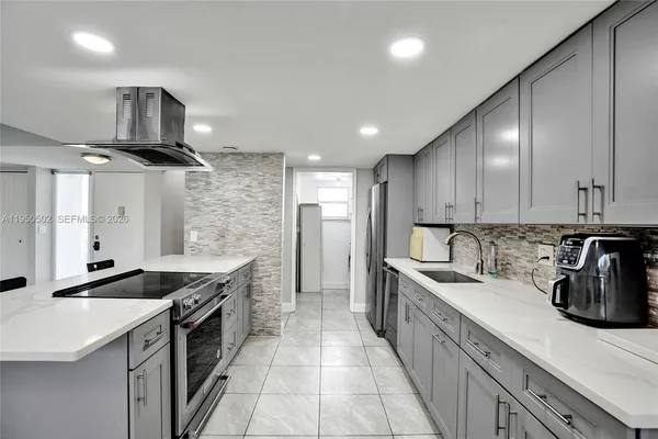 $3,000 | 9451 Live Oak Place, Unit 102, Davie, FL 33324