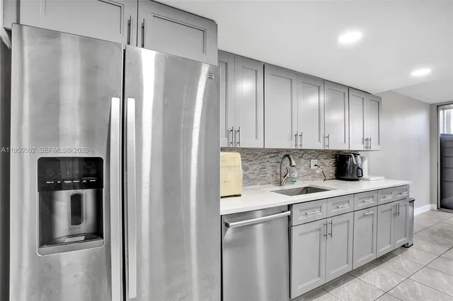 $3,000 | 9451 Live Oak Place, Unit 102, Davie, FL 33324