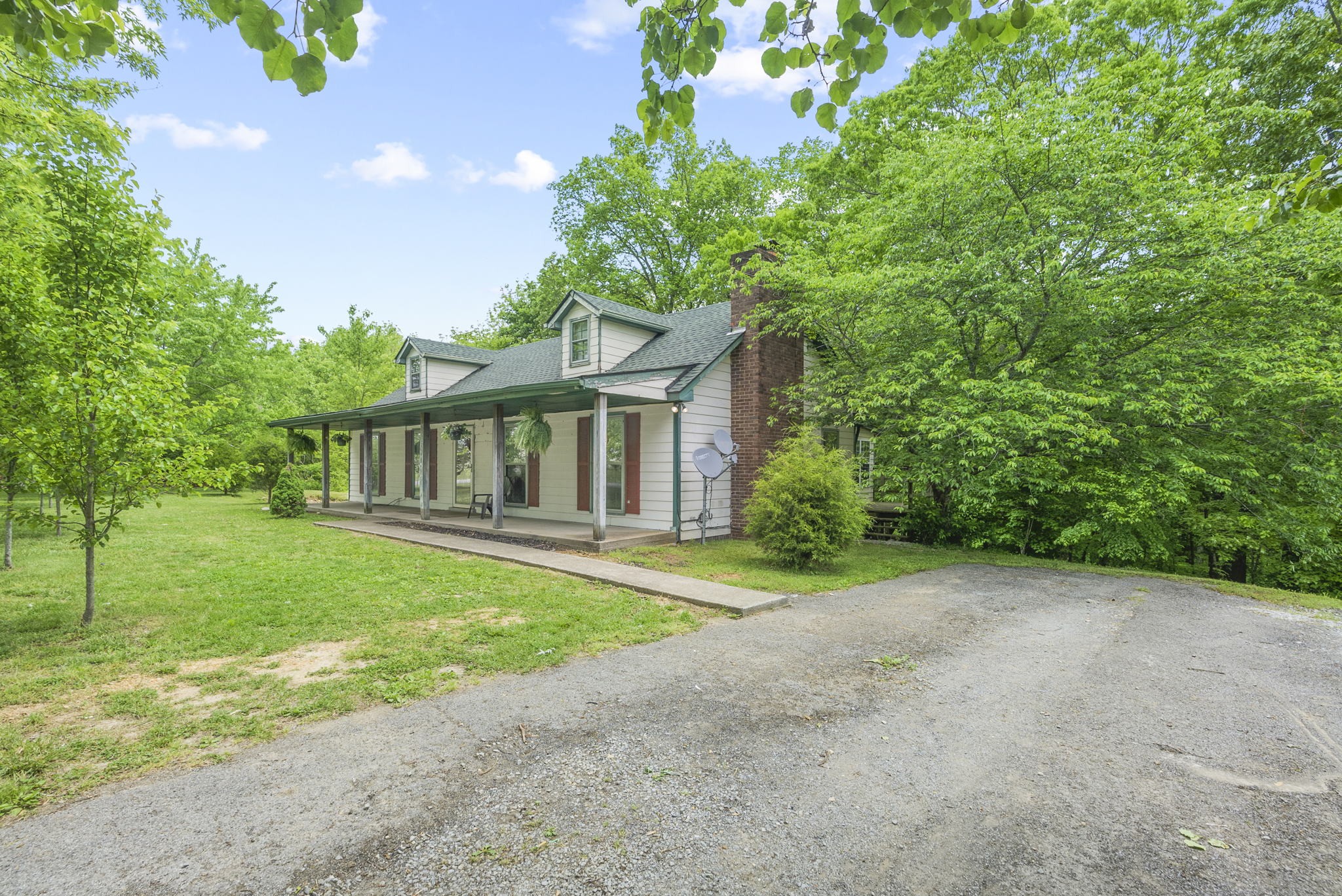 4431 Airport Road Springfield, TN 37172 - Photo 4 of 20 a view of a house with backyard and sitting area