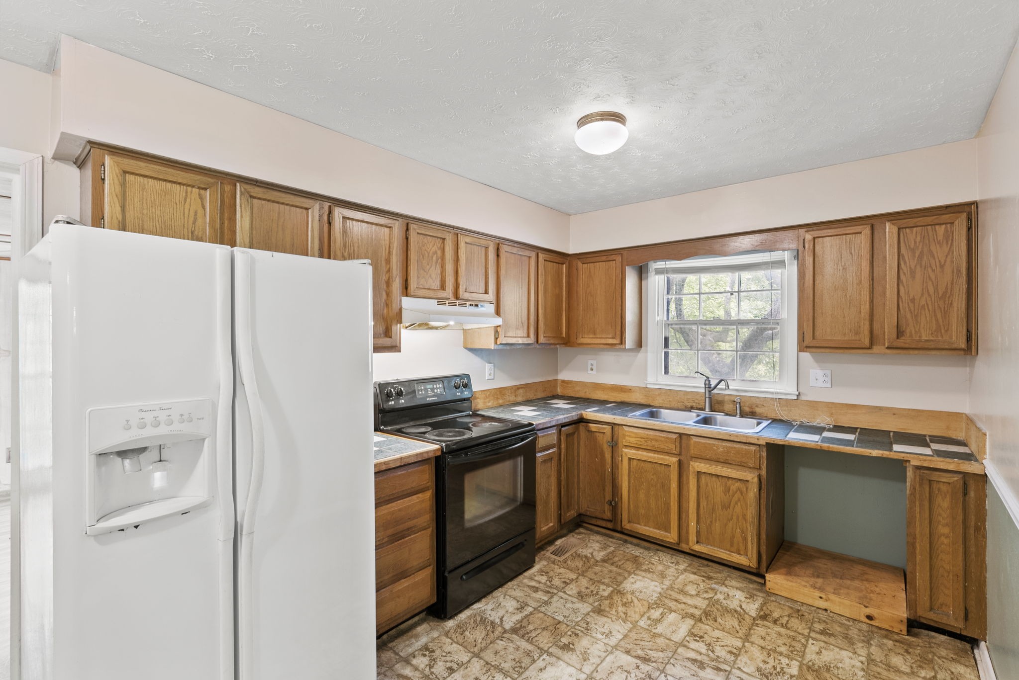 4431 Airport Road Springfield, TN 37172 - Photo 8 of 20 a kitchen with a sink a refrigerator and cabinets