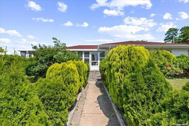 $749,000 | 21 Oakley Avenue, Massapequa, NY 11758