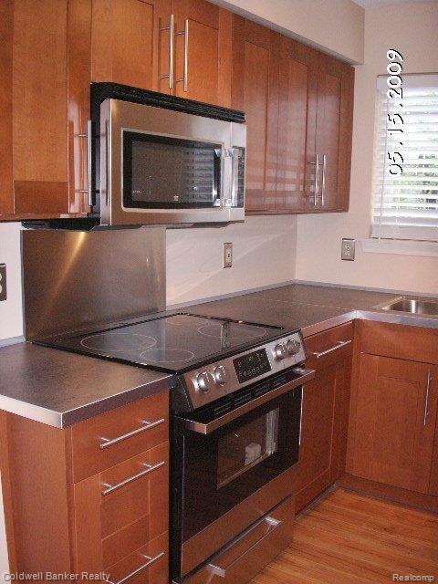 772 South Milford Road, Unit 37 Milford, MI 48381 - Photo 4 of 22 PICT1762.JPG