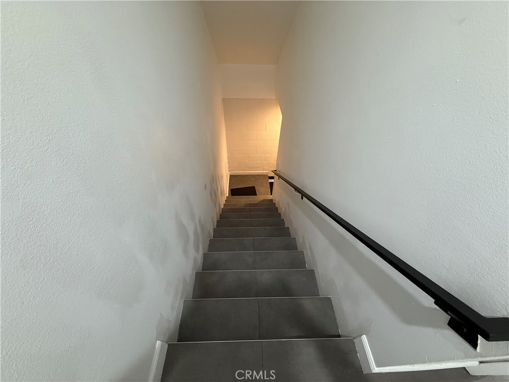 9702 Vía Roma Burbank, CA 91504 - Photo 17 of 19 a view of entryway