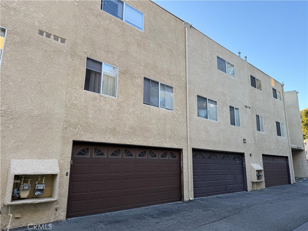 9702 Vía Roma Burbank, CA 91504 - Photo 18 of 19 a front view of a house
