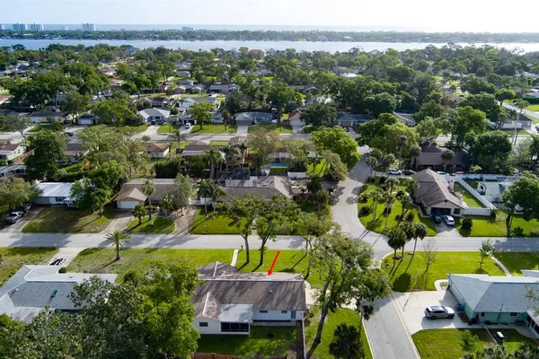 $360,000 | 700 Lindenwood Circle East, Ormond Beach, FL 32174