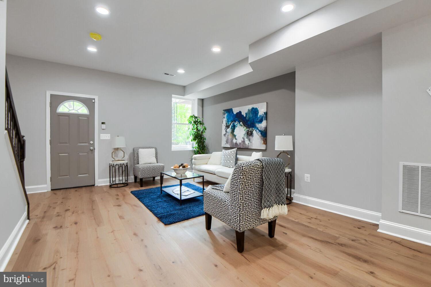 315 Marydell Road Baltimore, MD 21229 - Photo 4 of 17 Gallery Image 4