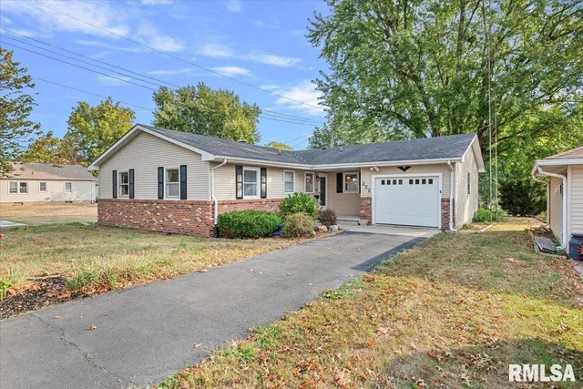 $149,900 | 222 South Wrightsman Street, Virden, IL 62690