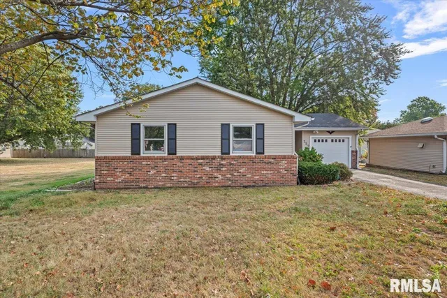 $149,900 | 222 South Wrightsman Street, Virden, IL 62690