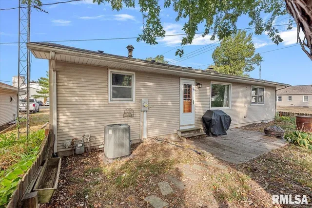 $149,900 | 222 South Wrightsman Street, Virden, IL 62690