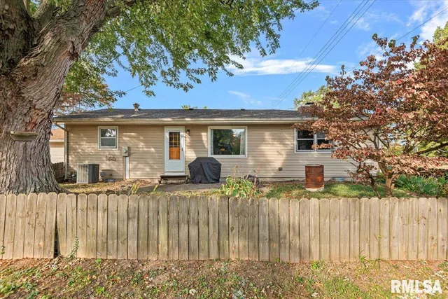 $149,900 | 222 South Wrightsman Street, Virden, IL 62690