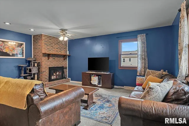 $149,900 | 222 South Wrightsman Street, Virden, IL 62690