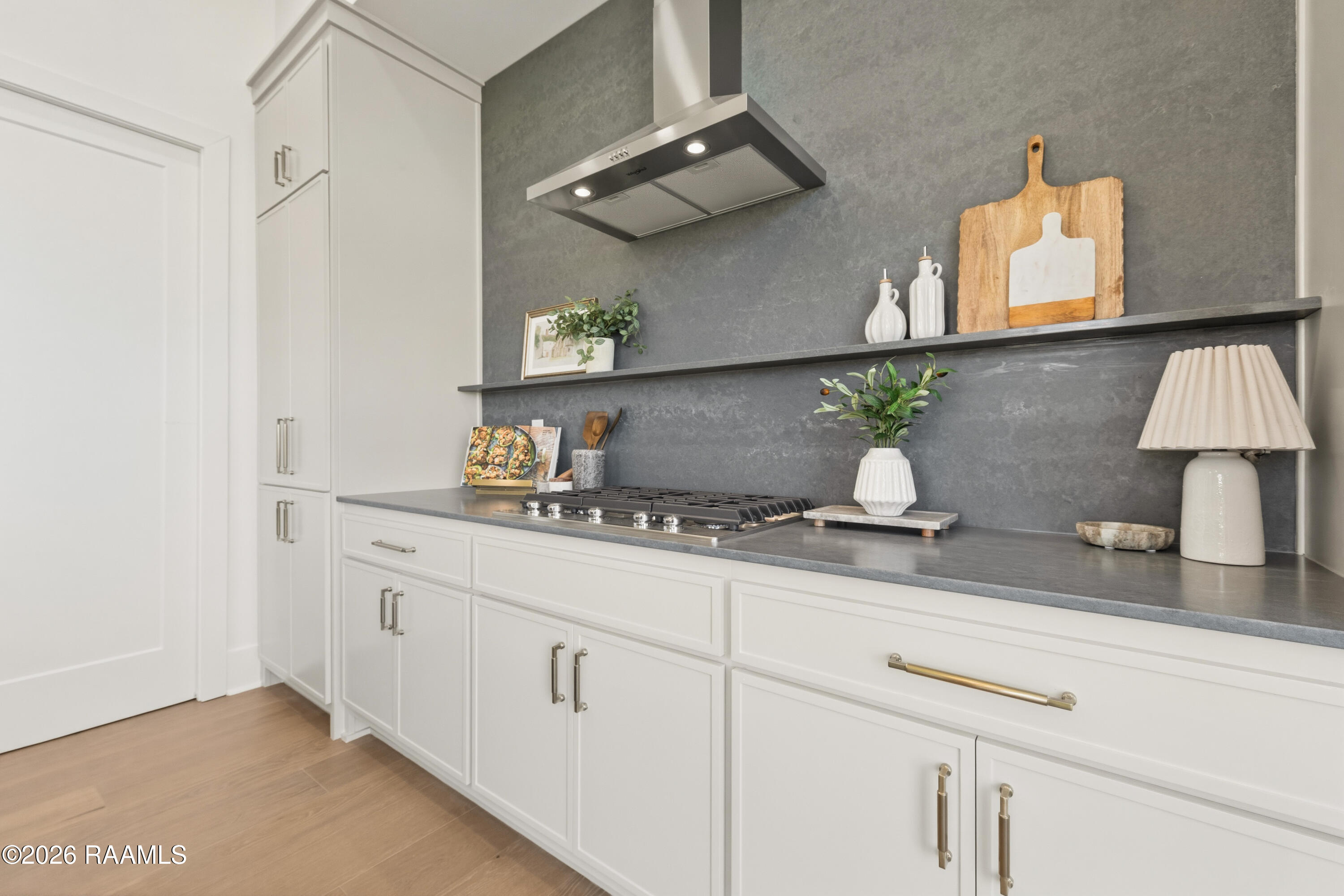 100 Southern Heights Lafayette, LA 70508 - Photo 18 of 39 Cosentino Dekton slab backspalash
