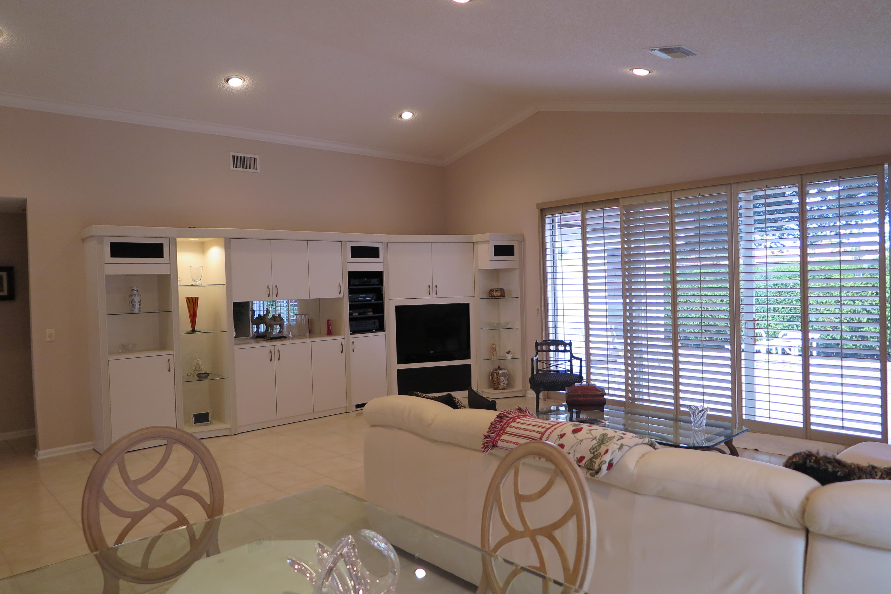 7156 Via Palomar Boca Raton, FL 33433 - Photo 4 of 26 living room built in