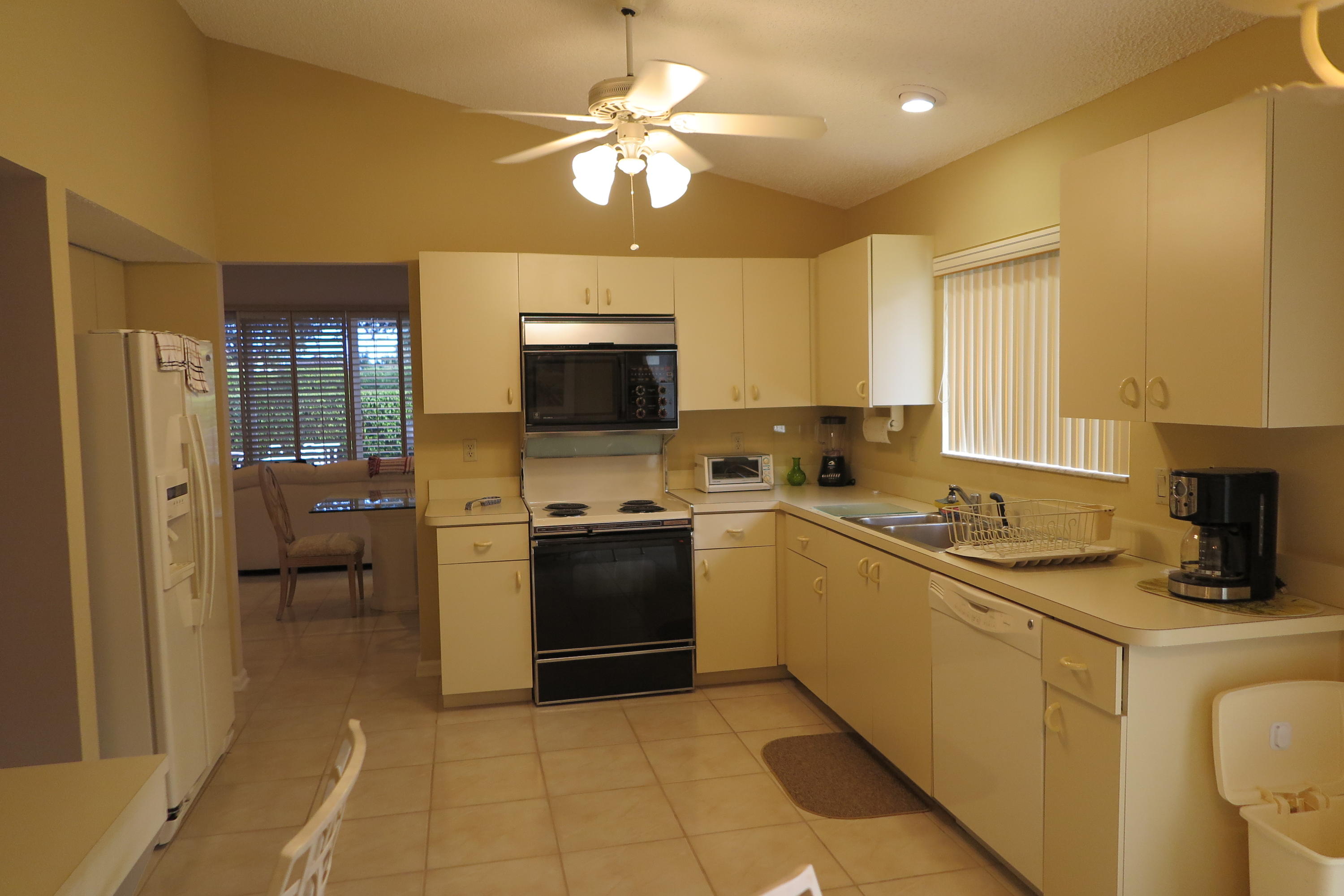 7156 Via Palomar Boca Raton, FL 33433 - Photo 9 of 26 kitchen