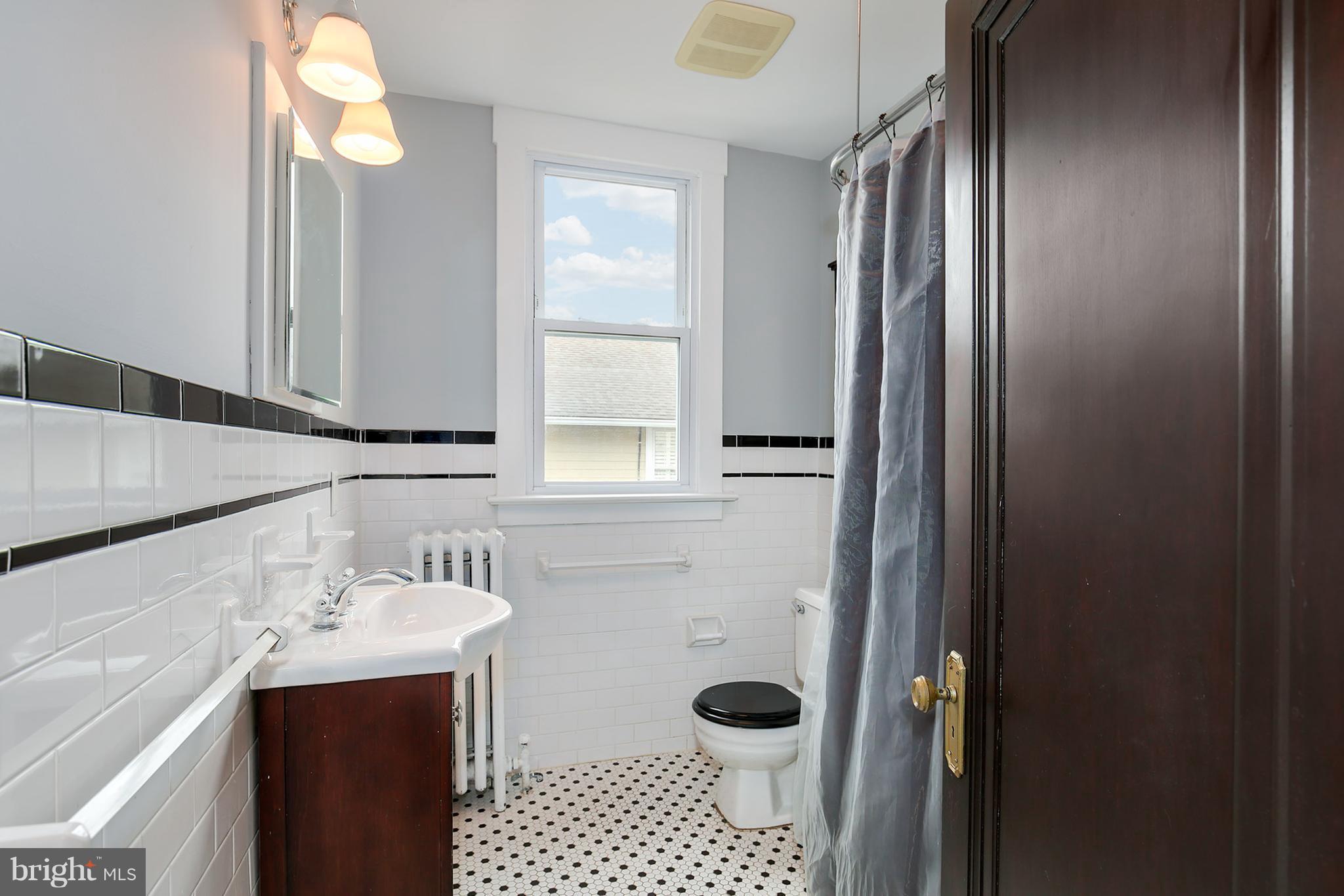 816 Violet Place Silver Spring, MD 20910 - Photo 17 of 30 Bath