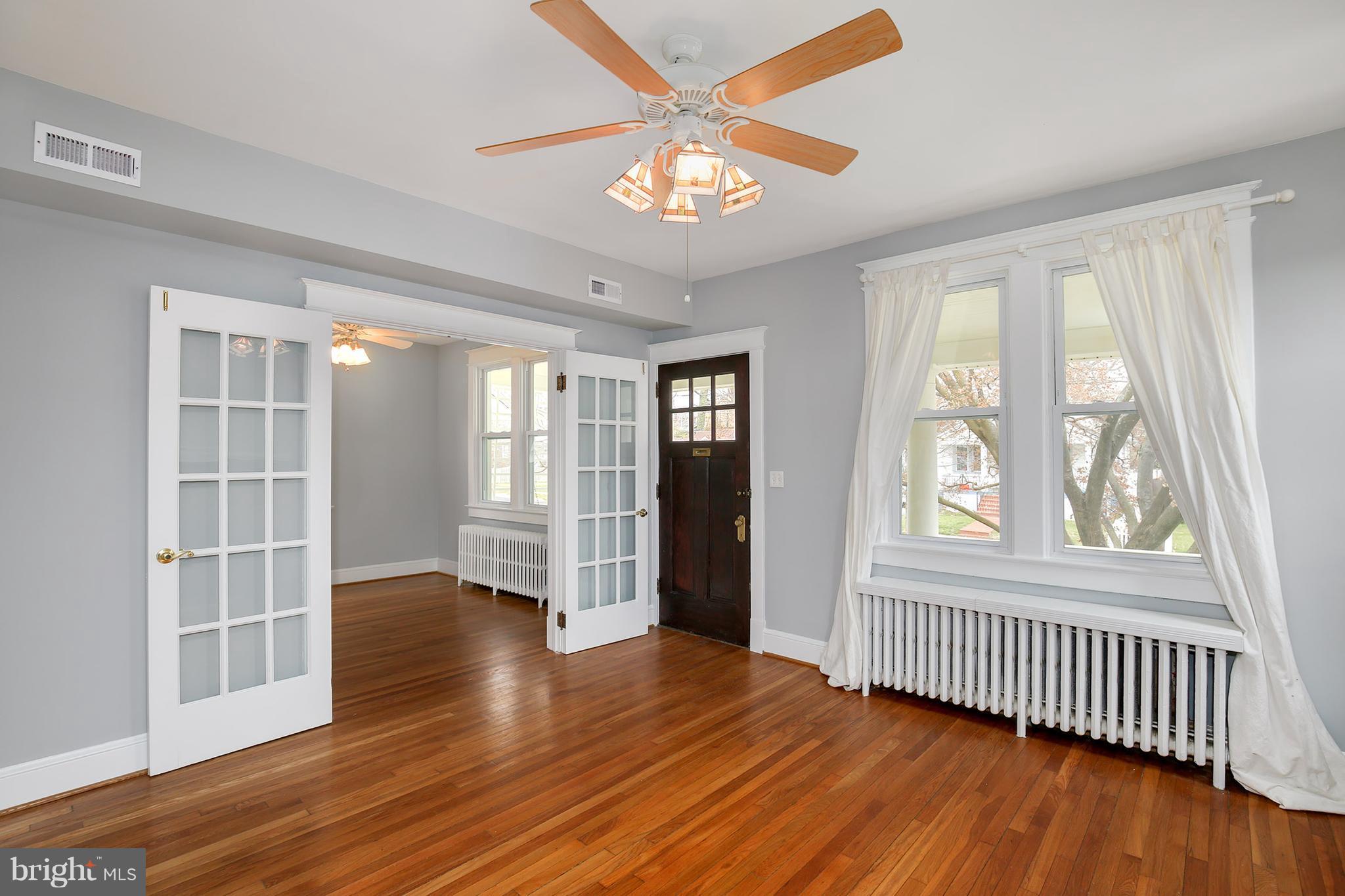 816 Violet Place Silver Spring, MD 20910 - Photo 4 of 30 Family Room