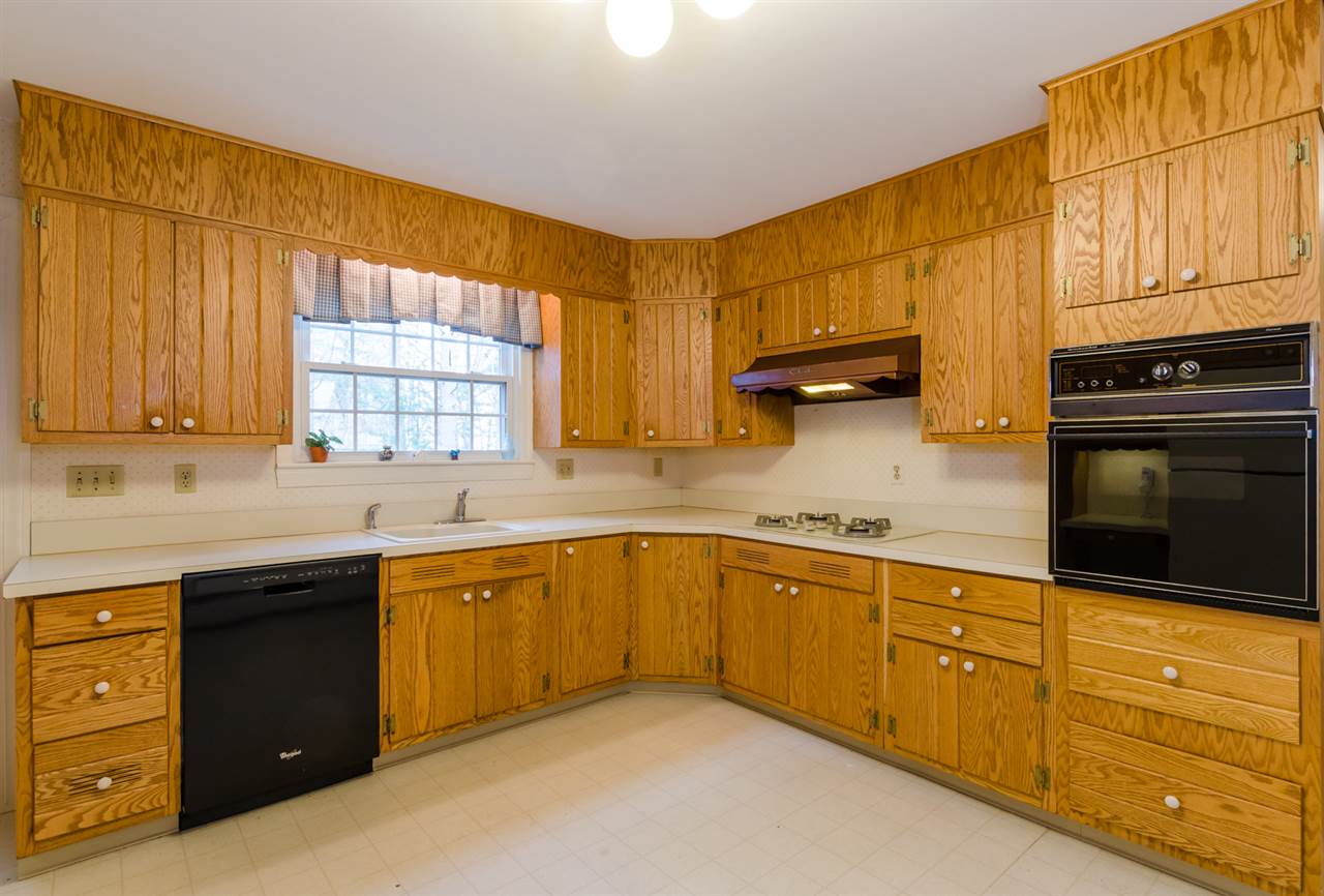 15 Apache Road Nashua, NH 03063 - Photo 6 of 36