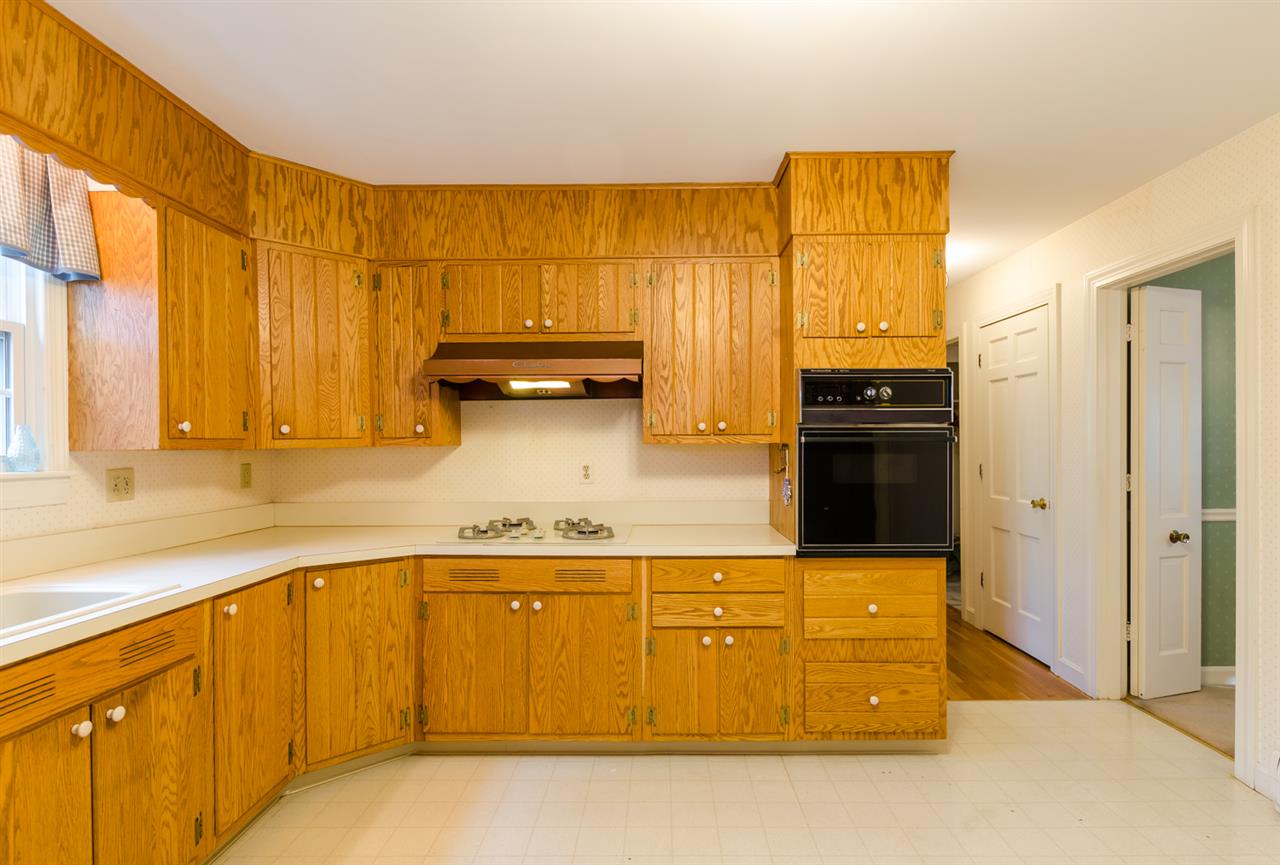 15 Apache Road Nashua, NH 03063 - Photo 7 of 36