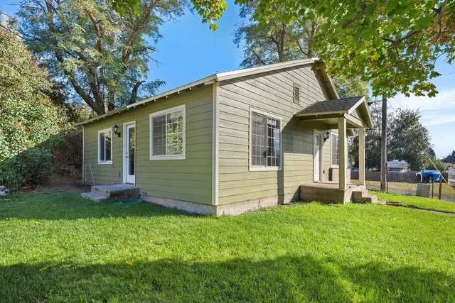 $239,000 | 231 Poplar Street, Tekoa, WA 99033