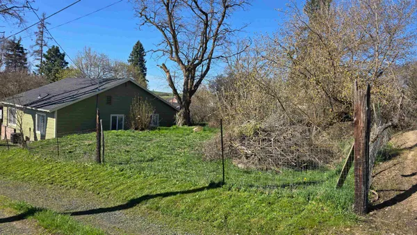 $239,000 | 231 Poplar Street, Tekoa, WA 99033