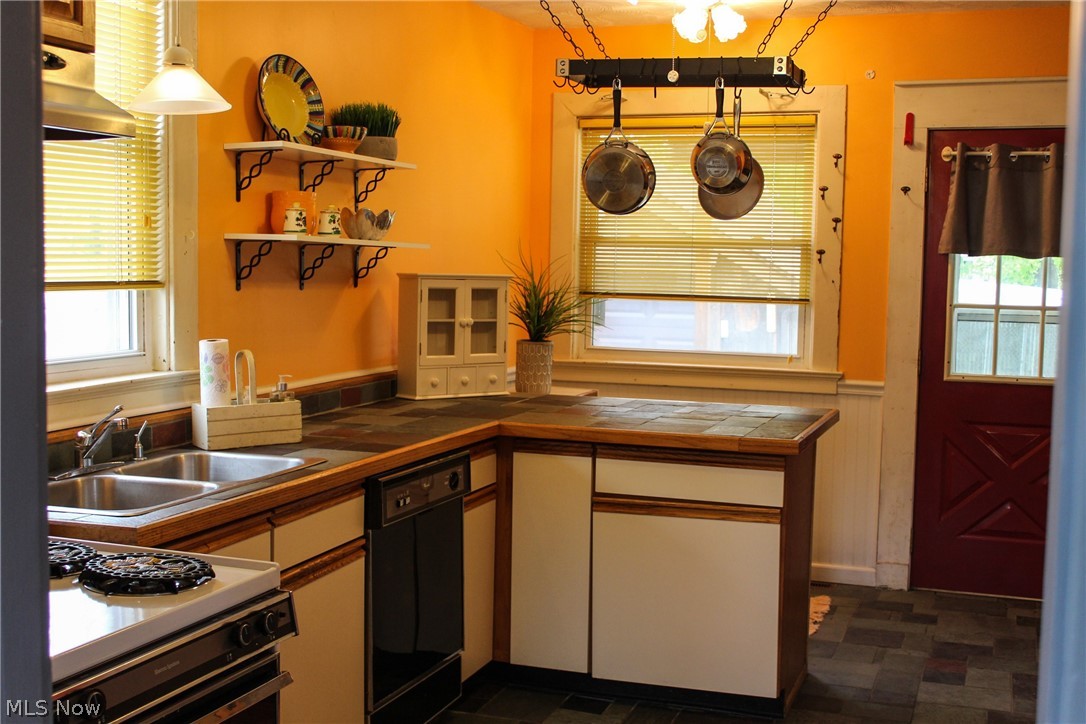 1646 Hampton Road Akron, OH 44305 - Photo 7 of 18