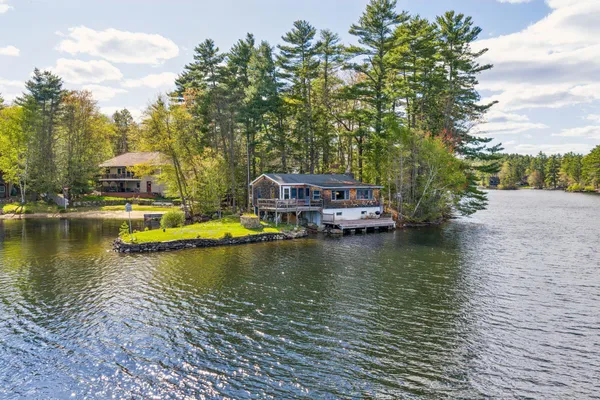 $949,900 | 47 Sach's Road, Nottingham, NH 03290