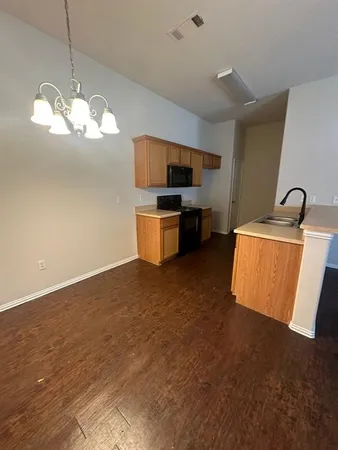 $1,595 | 946 Sylvia Street, Weatherford, TX 76086