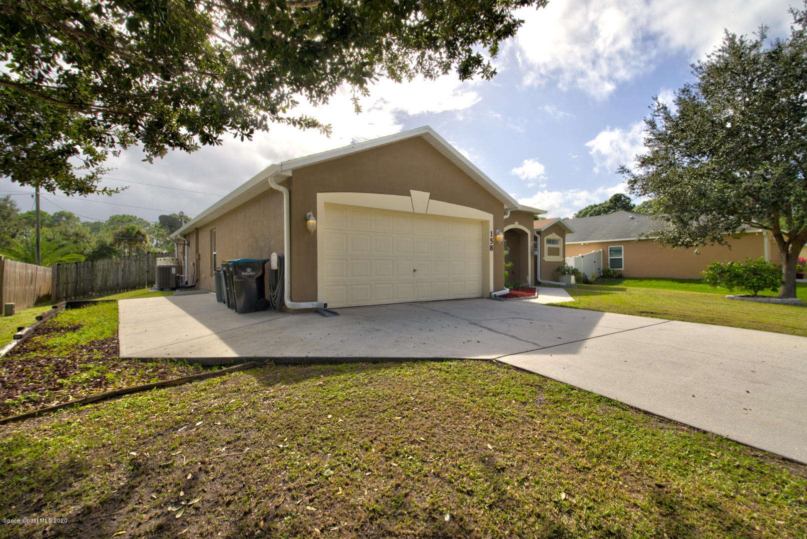 158 Tudor Road Southwest Palm Bay, FL 32908 - Photo 4 of 36 a front view of house with yard and green space