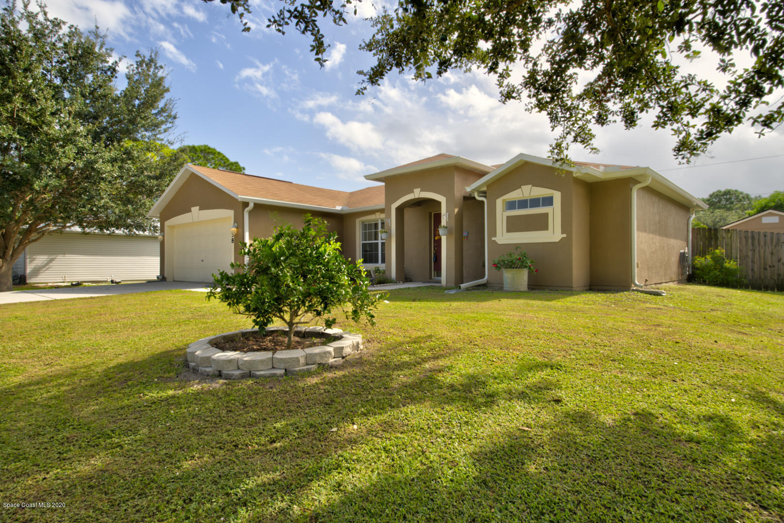158 Tudor Road Southwest Palm Bay, FL 32908 - Photo 5 of 36 a front view of a house with a garden