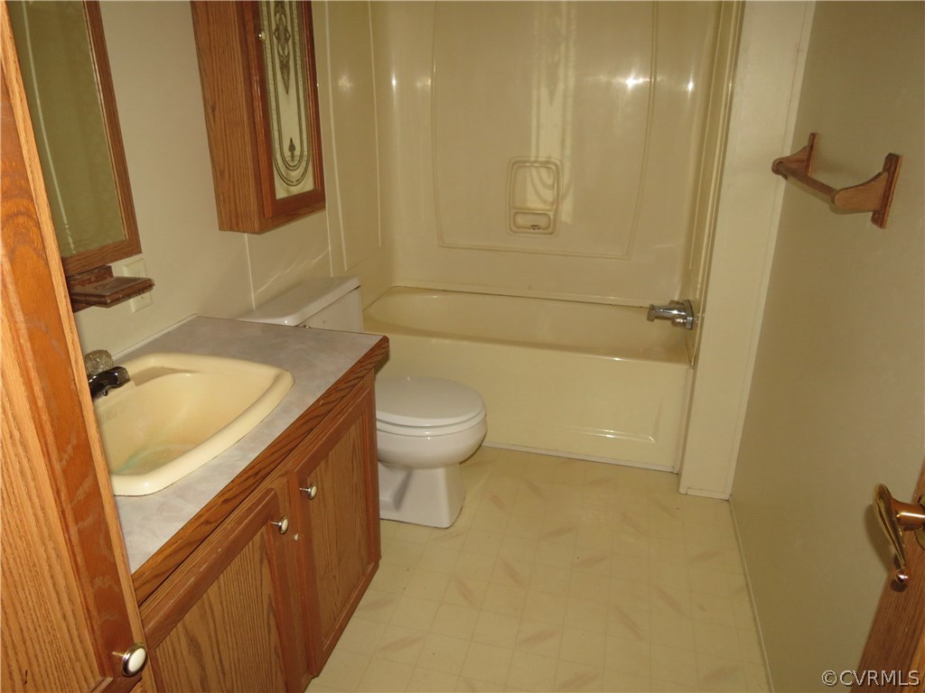 5712 Anderson Mill Road Church Road, VA 23833 - Photo 17 of 24 HALL BATH