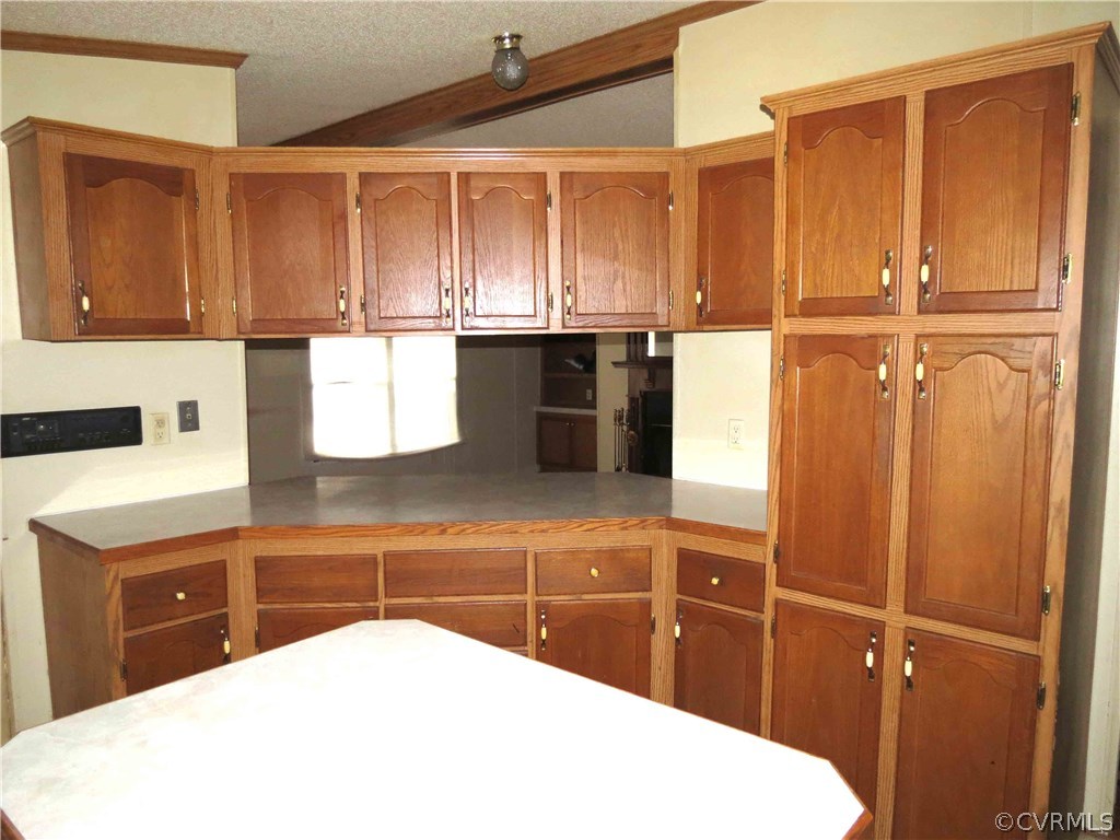 5712 Anderson Mill Road Church Road, VA 23833 - Photo 4 of 24 KITCHEN WITH BREAKFAST BAR