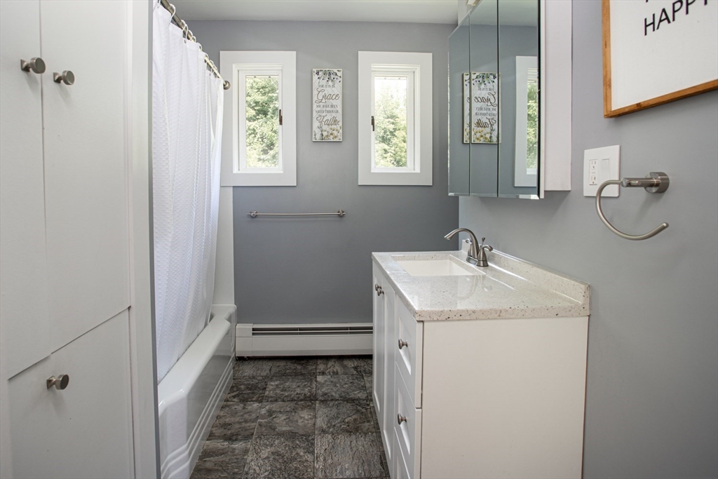 527 Gardners Neck Road Swansea, MA 02777 - Photo 11 of 29 Gallery Image 11