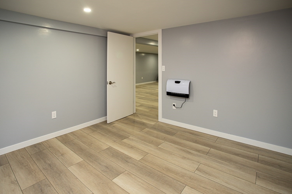 527 Gardners Neck Road Swansea, MA 02777 - Photo 20 of 29 Gallery Image 20