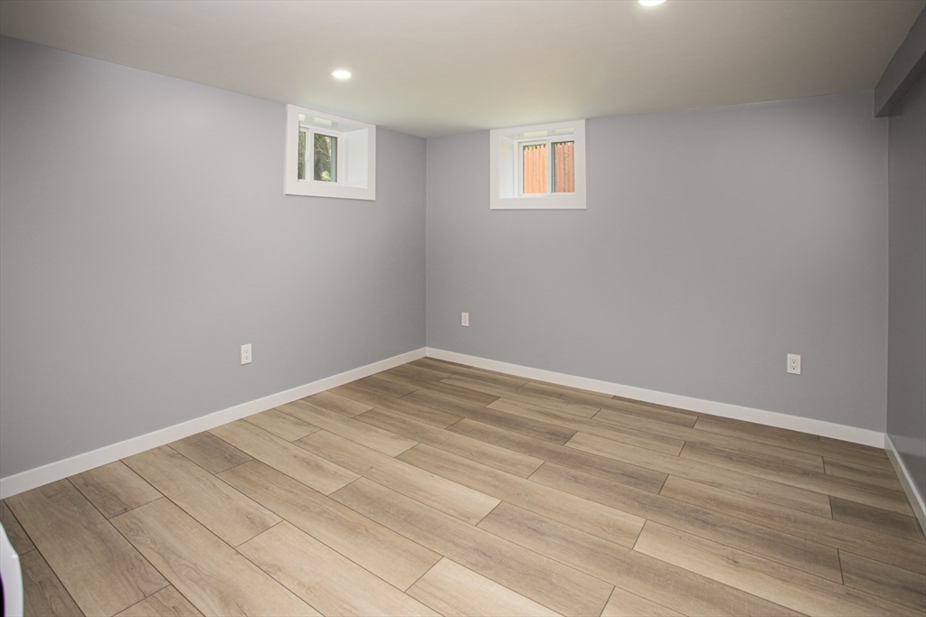 527 Gardners Neck Road Swansea, MA 02777 - Photo 21 of 29 Gallery Image 21