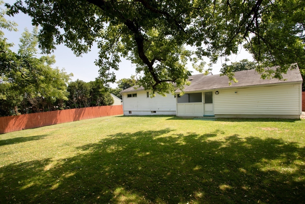 527 Gardners Neck Road Swansea, MA 02777 - Photo 25 of 29 Gallery Image 25