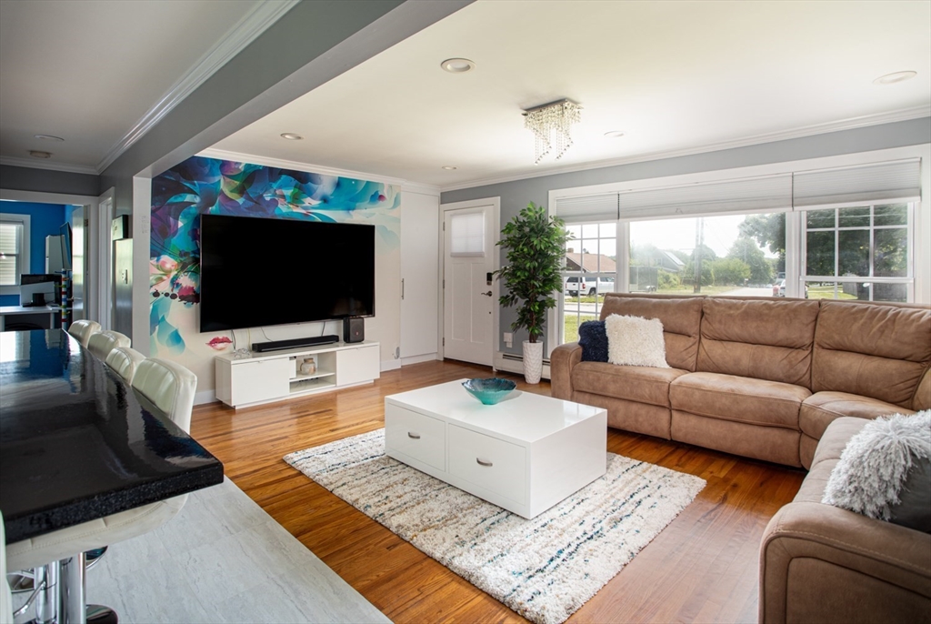 527 Gardners Neck Road Swansea, MA 02777 - Photo 9 of 29 Gallery Image 9