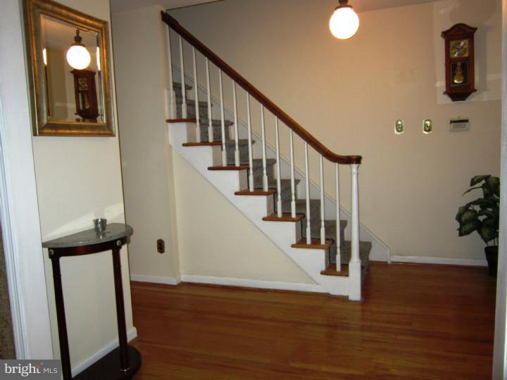 7 Elmgate Road Marlton, NJ 08053 - Photo 3 of 25 Foyer