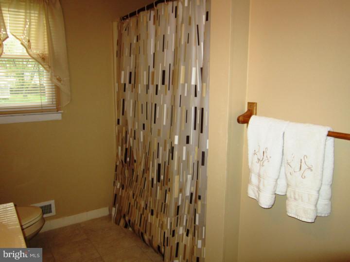 7 Elmgate Road Marlton, NJ 08053 - Photo 22 of 25 Bathroom