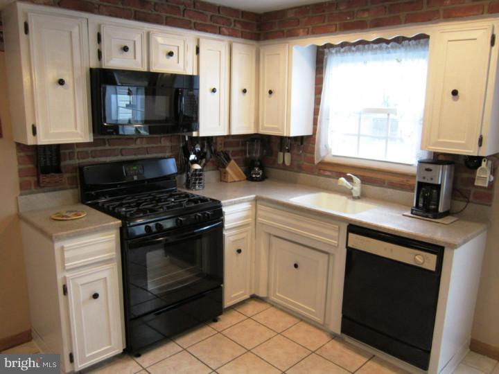 7 Elmgate Road Marlton, NJ 08053 - Photo 8 of 25 Kitchen